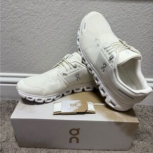 New in Box Cloud 6 White Tennis Shoe Athletic Shoe SZ 10